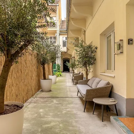 Olive 1 * Budapest